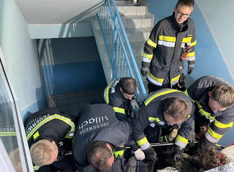 Menschenrettung mittels Feuerwehr Schwerlasttrage (Bild 2)